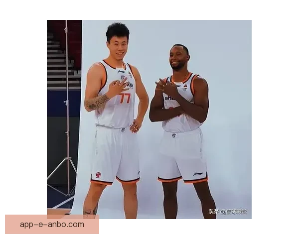 上海男篮大胜北京三喜临门 白边刘铮状态回暖弗格低迷引热议